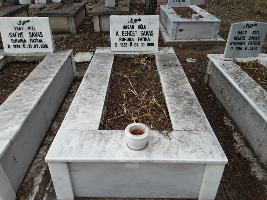 A. BEHÇET  SAVAŞ kabir görseli